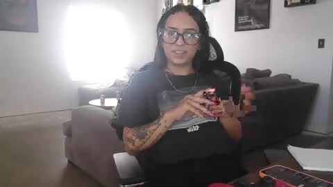 Snapshot of controllercutie chatting on October 1, 2:33 pm controllercutie online show from October 1, 2:33 pm