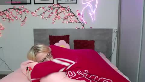 lina online show from July 28, 2:13 pm
