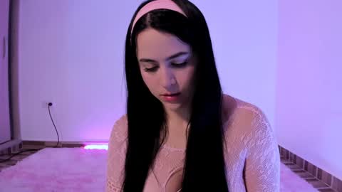 Coralinekam1 online show from January 8, 4:33 pm