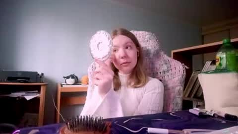 Elvi online show from May 31, 9:04 am