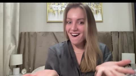 Snapshot of cosmo_blondiee chatting on October 4, 5:57 am cosmo_blondiee online show from October 4, 5:57 am