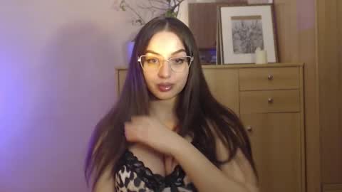 Snapshot of courtney_lux chatting on March 11, 3:56 pm Courtney online show from March 11, 3:56 pm