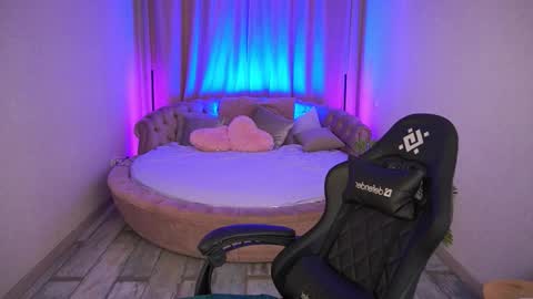 cozymell online show from November 27, 2:53 pm