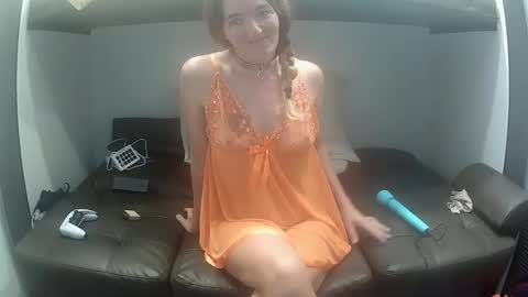 creamykittyxox online show from September 18, 5:00 pm