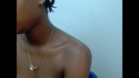 Snapshot of creamyxmuffin chatting on October 18, 10:29 am creamyxmuffin online show from October 18, 10:29 am