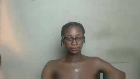 Snapshot of creamyxmuffin chatting on September 26, 10:46 am creamyxmuffin online show from September 26, 10:46 am