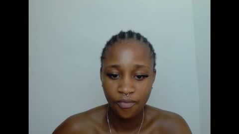 Snapshot of creamyxmuffin chatting on October 16, 10:18 am creamyxmuffin online show from October 16, 10:18 am