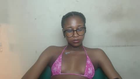 Snapshot of creamyxmuffin chatting on September 28, 11:59 am creamyxmuffin online show from September 28, 11:59 am