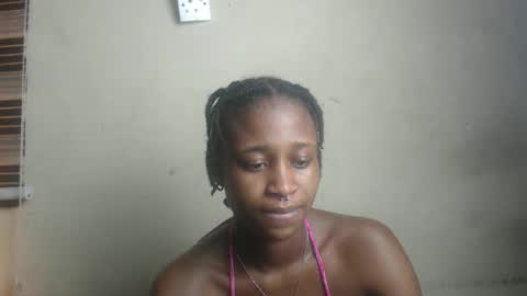 Snapshot of creamyxmuffin chatting on October 1, 9:03 am creamyxmuffin online show from October 1, 9:03 am