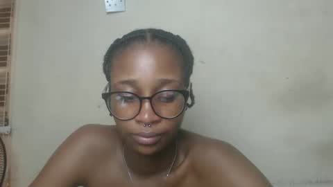 Snapshot of creamyxmuffin chatting on September 25, 10:36 am creamyxmuffin online show from September 25, 10:36 am