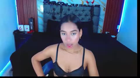 CRISANDMERY online show from November 27, 1:58 pm