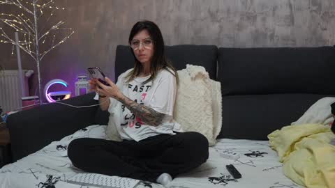 Snapshot of crissy_love chatting on February 6, 11:37 pm crissy_love online show from February 6, 11:37 pm