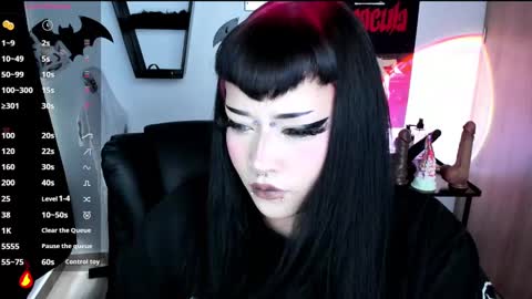 Cris online show from November 13, 6:07 pm