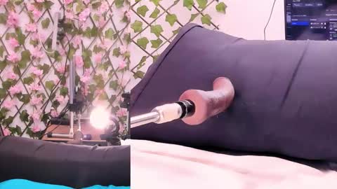 cristal_thompson_ online show from December 4, 1:02 pm