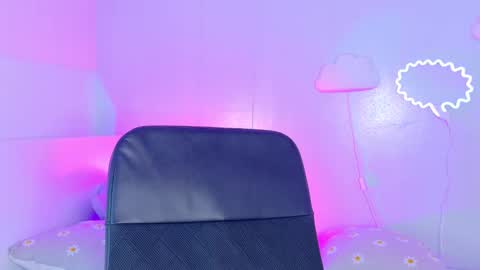 Nicole  Connection time 220pm-910pmCol online show from March 26, 7:59 pm