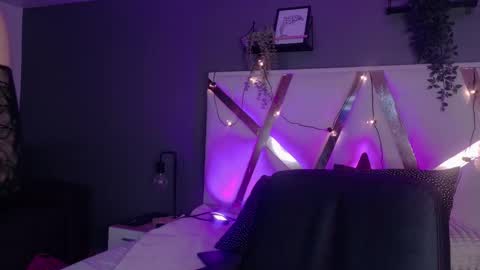 Nicole  Connection time 220pm-910pmCol online show from February 10, 7:50 pm