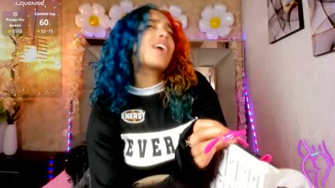   online show from November 4, 8:25 pm