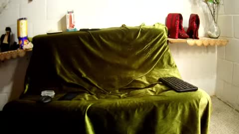   online show from June 18, 6:57 pm