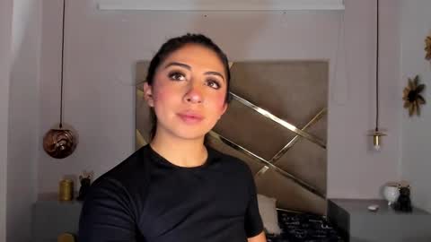  Independent Model online show from January 26, 1:47 pm