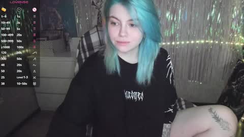 Snapshot of cryptobjgirlv2 chatting on October 8, 5:28 pm Lilith online show from October 8, 5:28 pm