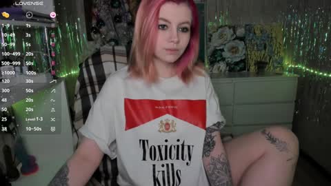 Snapshot of cryptobjgirlv2 chatting on December 25, 5:05 pm Lilith online show from December 25, 5:05 pm