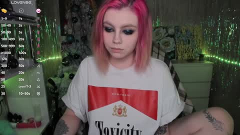 Snapshot of cryptobjgirlv2 chatting on December 19, 5:08 pm Lilith online show from December 19, 5:08 pm