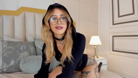 Crystal Rose  online show from February 8, 12:20 pm