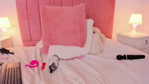  Crystal  online show from November 16, 8:05 am