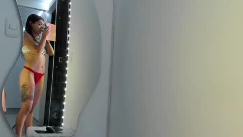 crystal_rainers online show from December 3, 6:03 am