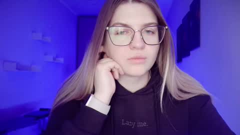 crystalblush01 online show from April 28, 10:19 am