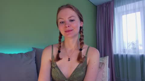 Snapshot of cuddle_kitten chatting on February 4, 6:46 am Alexia online show from February 4, 6:46 am