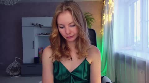 Snapshot of cuddle_kitten chatting on December 15, 7:13 am Alexia online show from December 15, 7:13 am