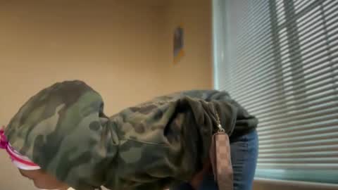 cum2charmxx online show from November 18, 5:14 pm