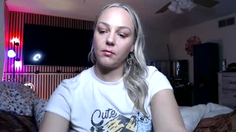 SluttySofia online show from May 16, 3:53 am