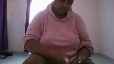 Snapshot of curvy_essie chatting on March 1, 11:06 am Essie online show from March 1, 11:06 am