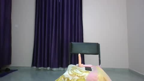 Snapshot of curvy_essie chatting on February 9, 7:30 pm Essie online show from February 9, 7:30 pm
