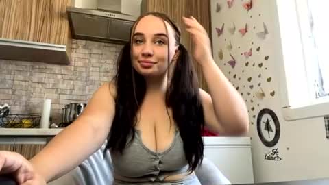 curvybombb online show from July 12, 8:59 am
