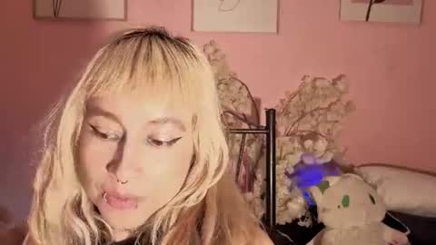 cute___hecate___ online show from June 21, 1:09 am