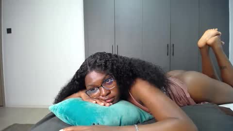 Liya online show from May 20, 1:57 am