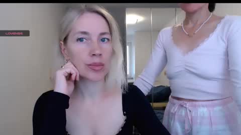 Snapshot of cute_lion_ chatting on October 19, 12:07 pm cute_lion_ online show from October 19, 12:07 pm