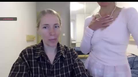 Snapshot of cute_lion_ chatting on October 15, 3:14 pm cute_lion_ online show from October 15, 3:14 pm