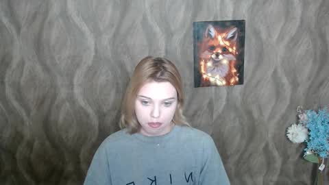 Mia online show from December 12, 8:57 am