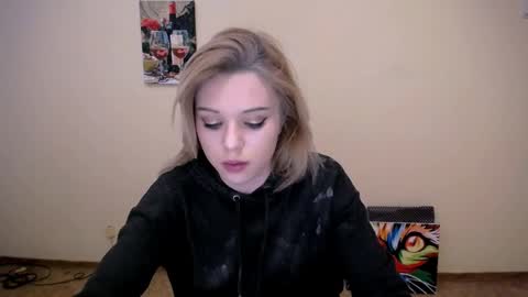 Mia online show from December 14, 5:47 pm