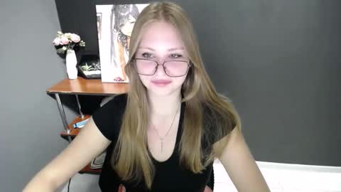 Snapshot of cute_minx chatting on September 21, 6:23 am Veronica online show from September 21, 6:23 am