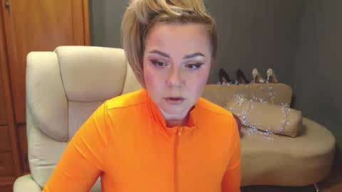 cute_phoenix online show from May 6, 7:18 pm