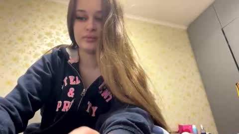 cute_shy00 online show from November 10, 11:49 am