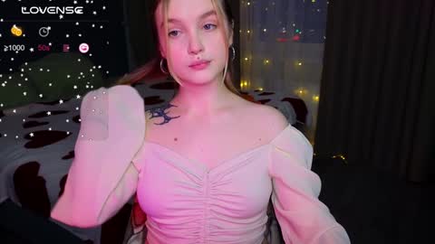 Snapshot of cute_summer_breathe chatting on January 22, 2:14 pm Sue online show from January 22, 2:14 pm