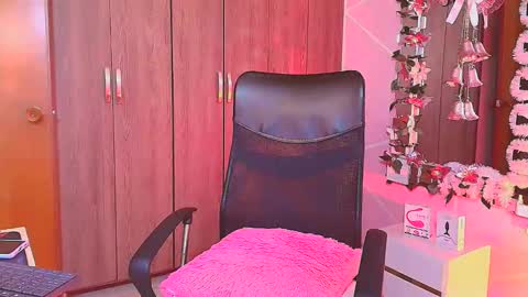 cuteflame_ online show from January 13, 9:52 pm