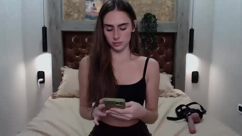 Snapshot of cuterebelious chatting on February 17, 12:05 pm Kim online show from February 17, 12:05 pm