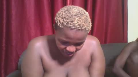 Snapshot of cutey_mellanin chatting on February 15, 8:01 pm cutey_mellanin online show from February 15, 8:01 pm